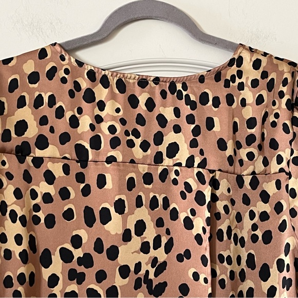 DR2 Designer Satin Tan and Black Pattern Print Blouse Women’s Size Large - Picture 4 of 16